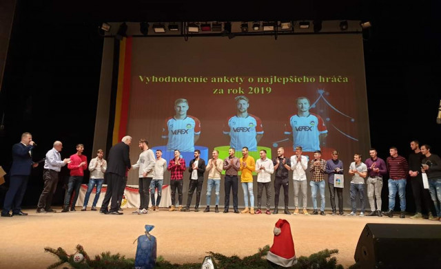 Futbal je hra a hrať by sa mal človek pre radosť